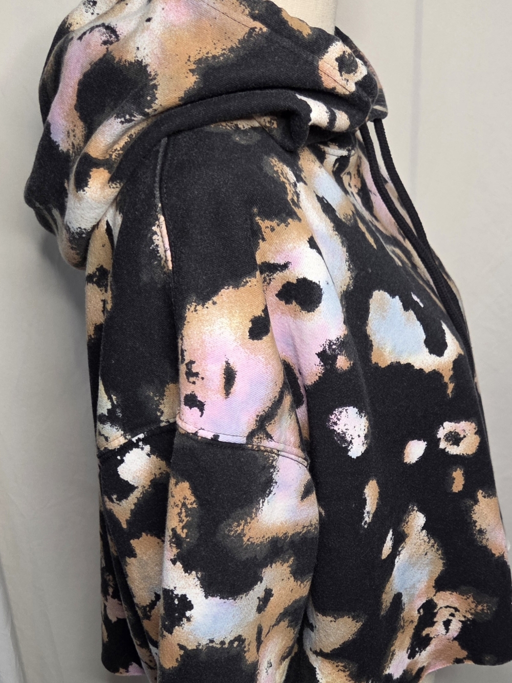 Wild‎ Fable Black Hoodie with Pastel Color Splash XL - Picture 2 of 7
